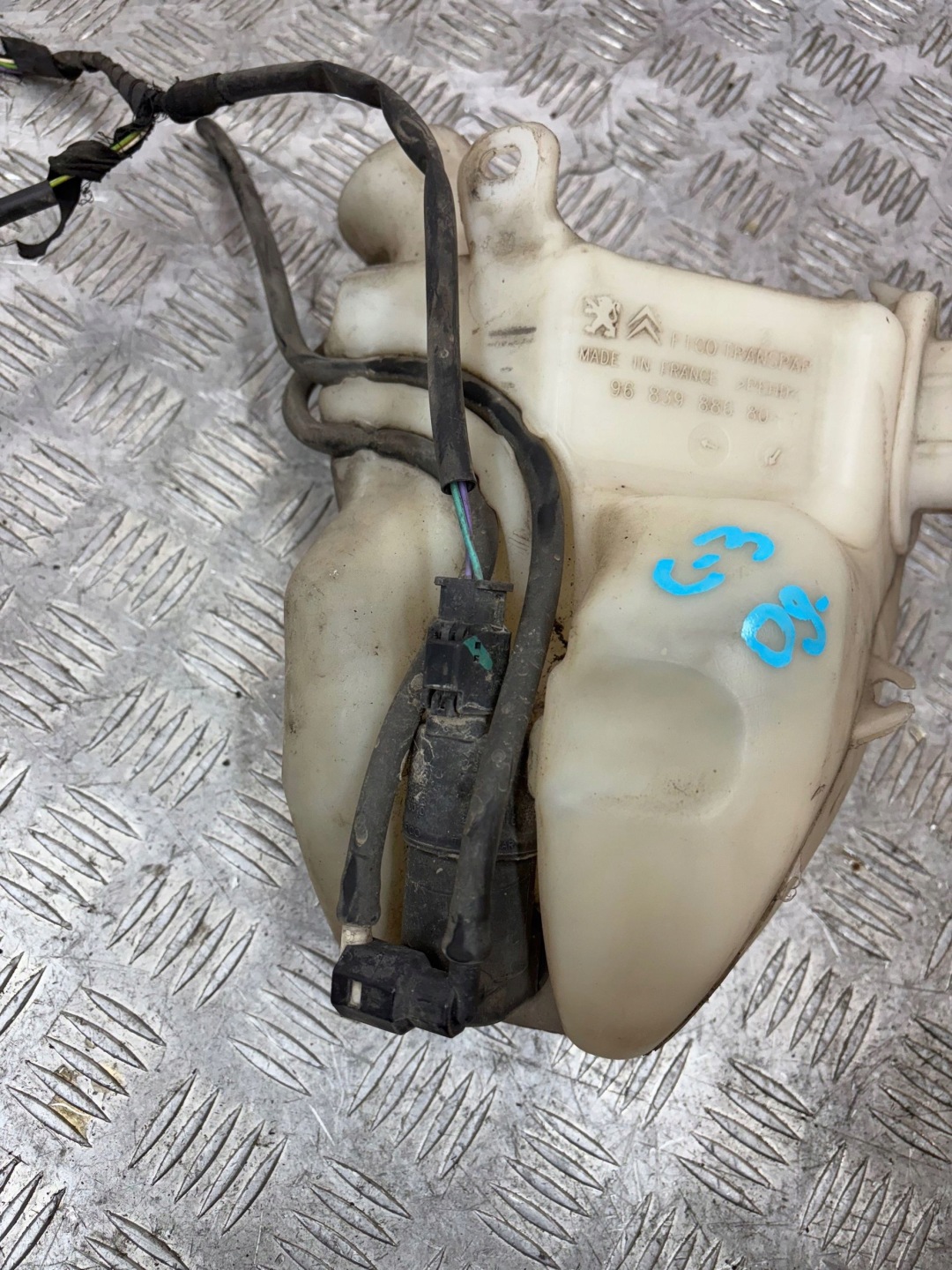 washer fluid tank CITROEN C3 II 09