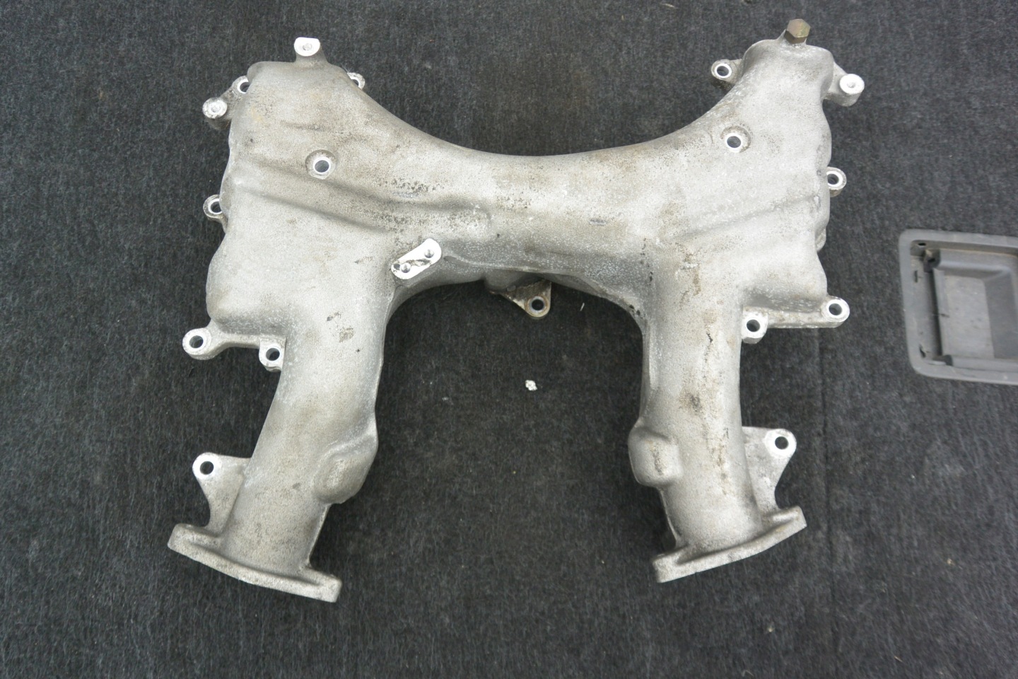intake manifold 4.2 TDI AUDI Q7 4L 057145770J