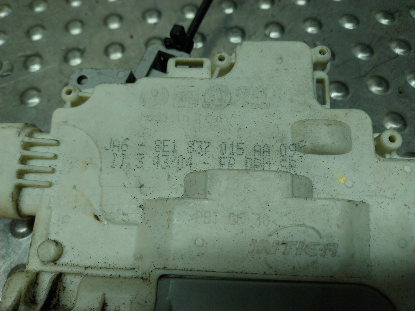 lock door left front 8E1837015AA AUDI A3 8P A4 B7 A6 C6 A8 D3 SEAT EXEO