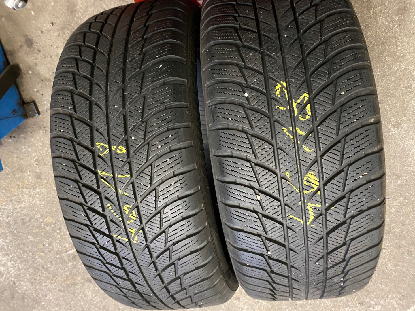 2 tyres winter 225/50R18 Bridgestone LM001 Run Flat 6mm