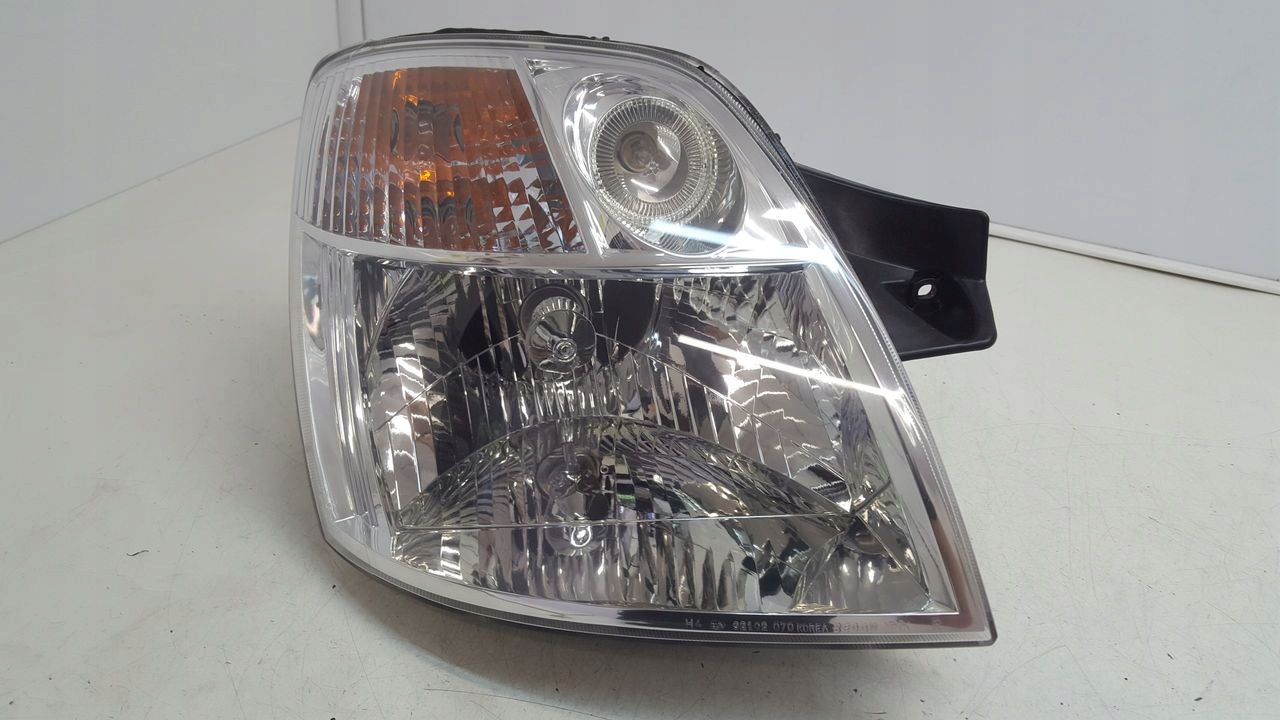 light front front right Kia Picanto