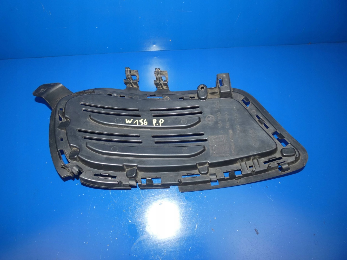 MERCEDES GLA W156 grid of a bumper right front AMG