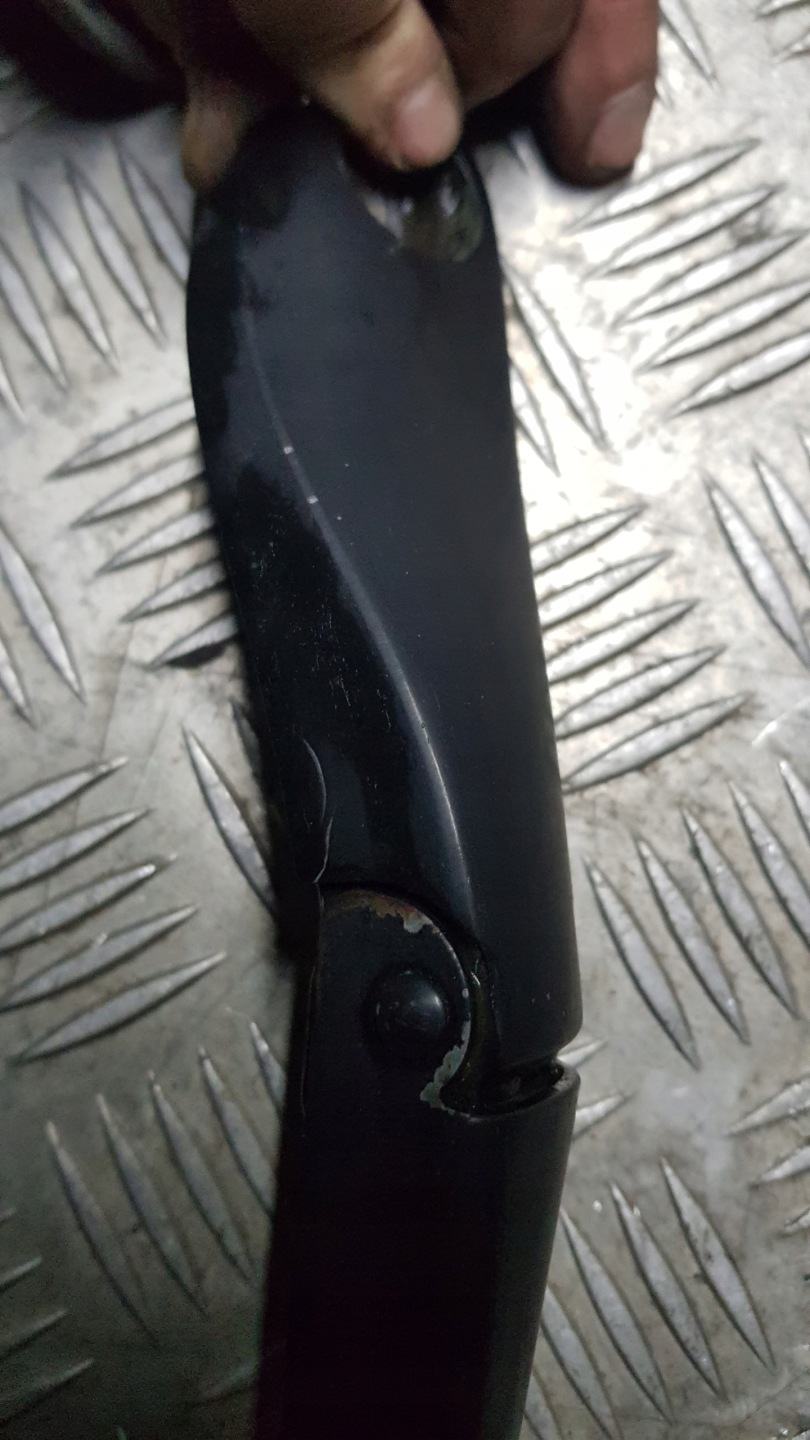 AUDI A8 D3 wiper arm right front CENA ZA 1SZTUKE