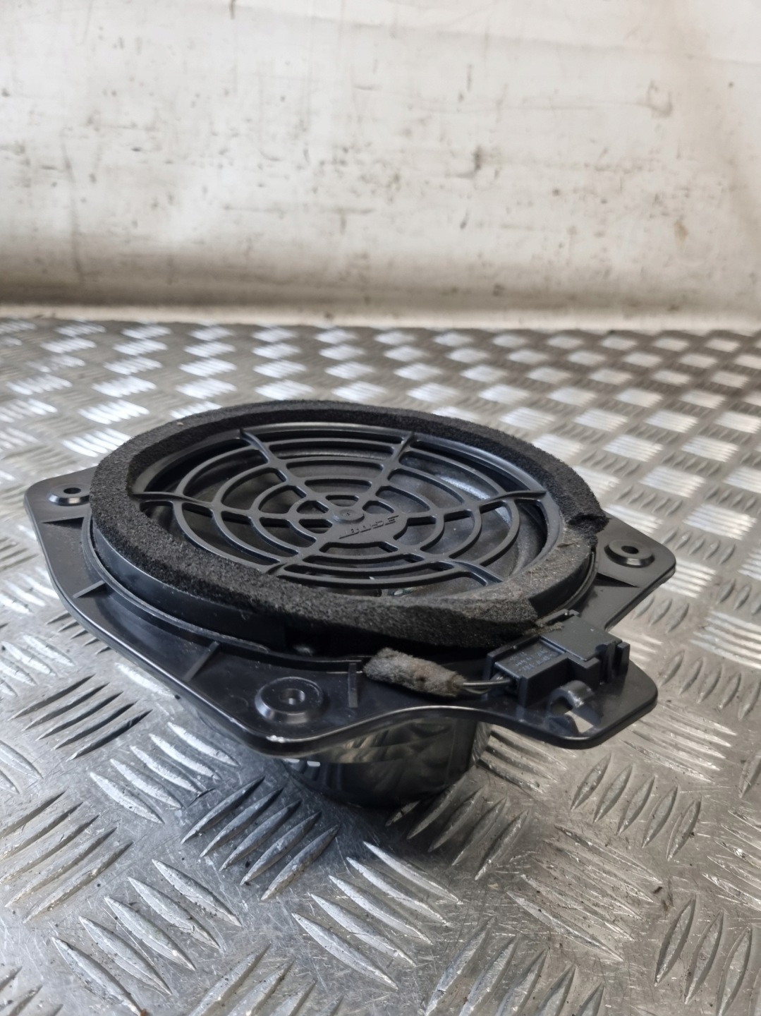 speaker left rear part BOSE AUDI A4 B6 CABRIO