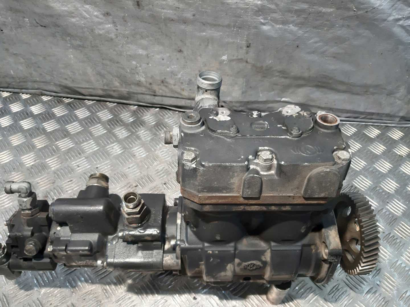 compressor compressor; KNORR BREMSE IVECO servo pump ZF 504079463