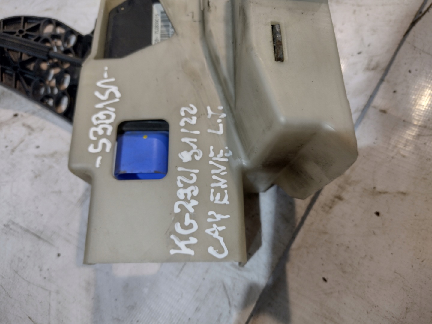 lock door left rear part Porsche Cayenne and 7L0839015