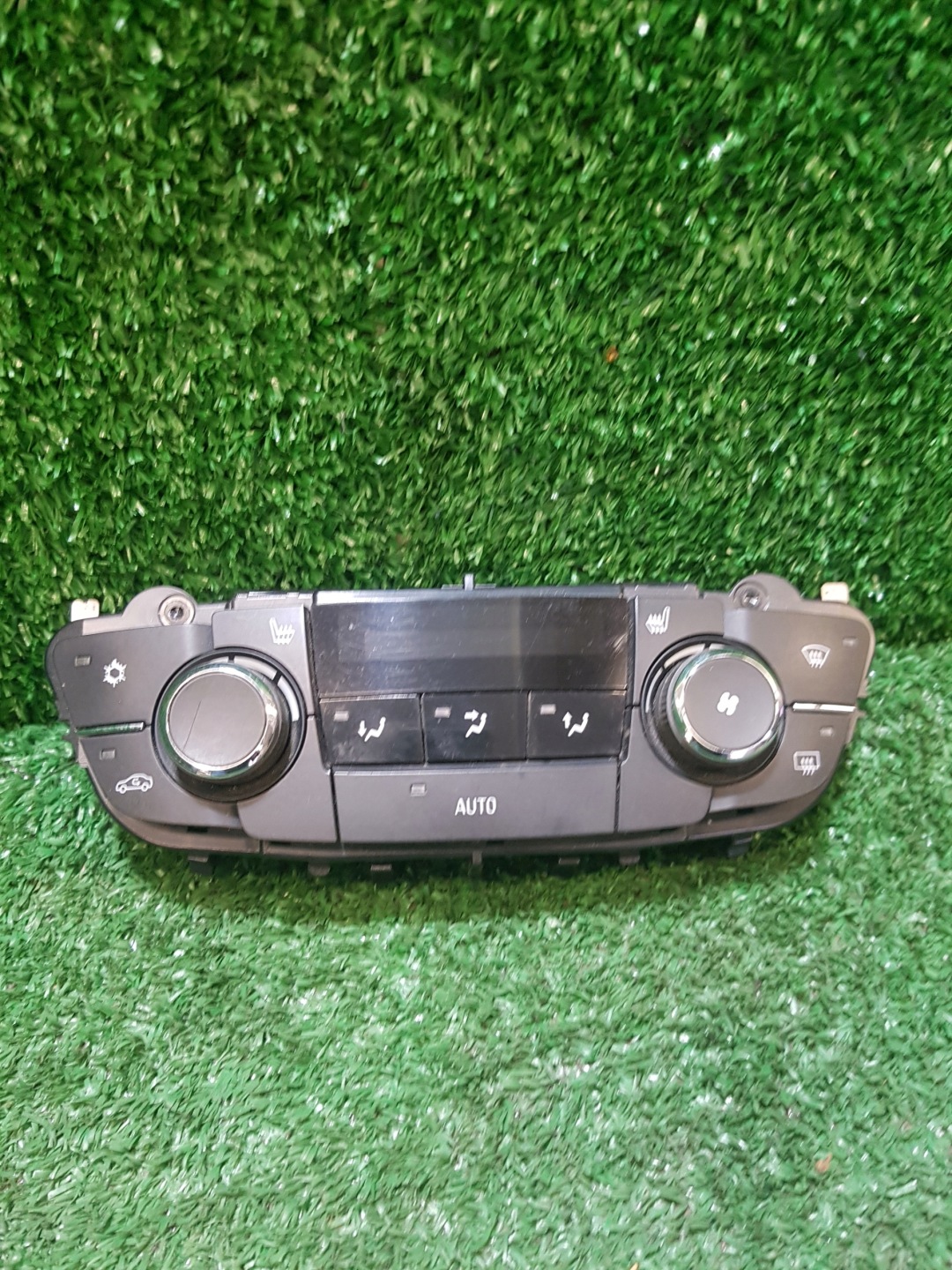 control panel air conditioning devices OPEL INSIGNIA 13273096