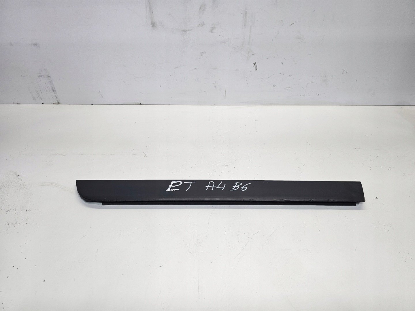 moulding lower door right rear part AUDI A4 B6 grey