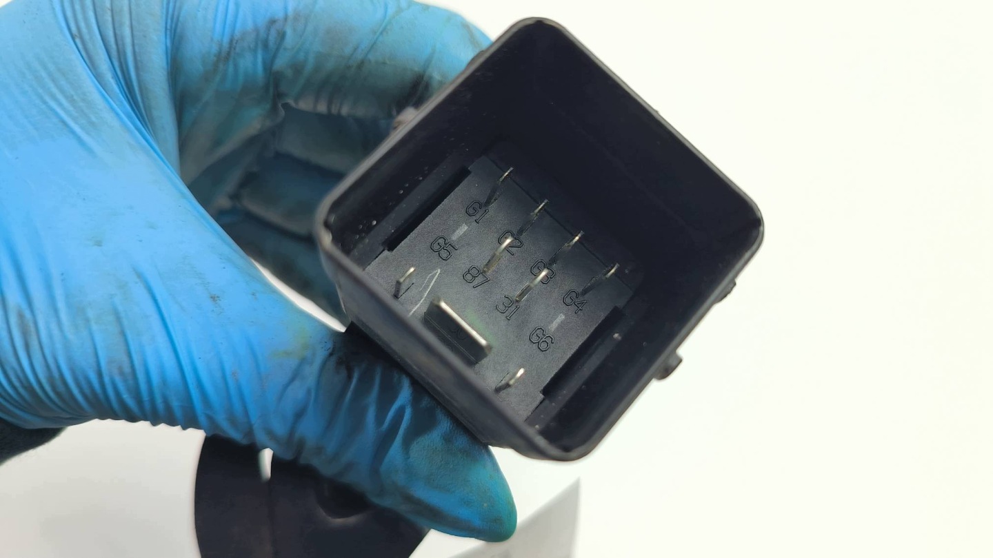 relay plugs ZAROWYCH 0281003050 OPEL VIVARO B
