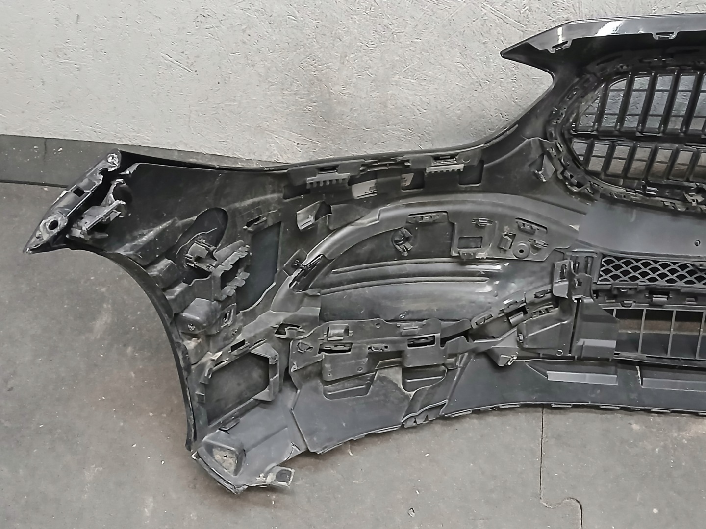 branik prednji dio MERCEDES C klasa W206