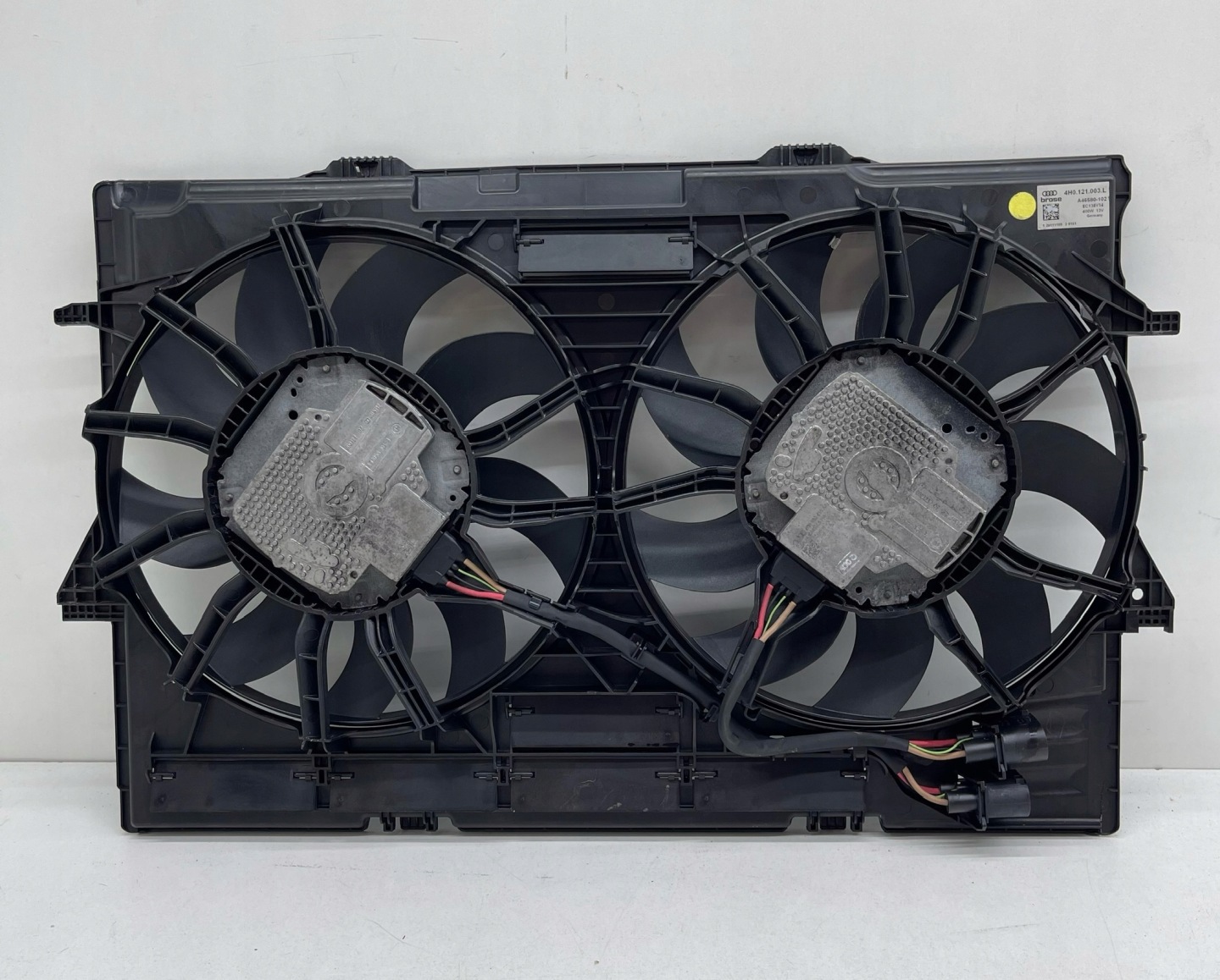 AUDI A7 A8 A5 A6 C7 3.0 TDI ventilátor ventylátory chladiče CALE originál!