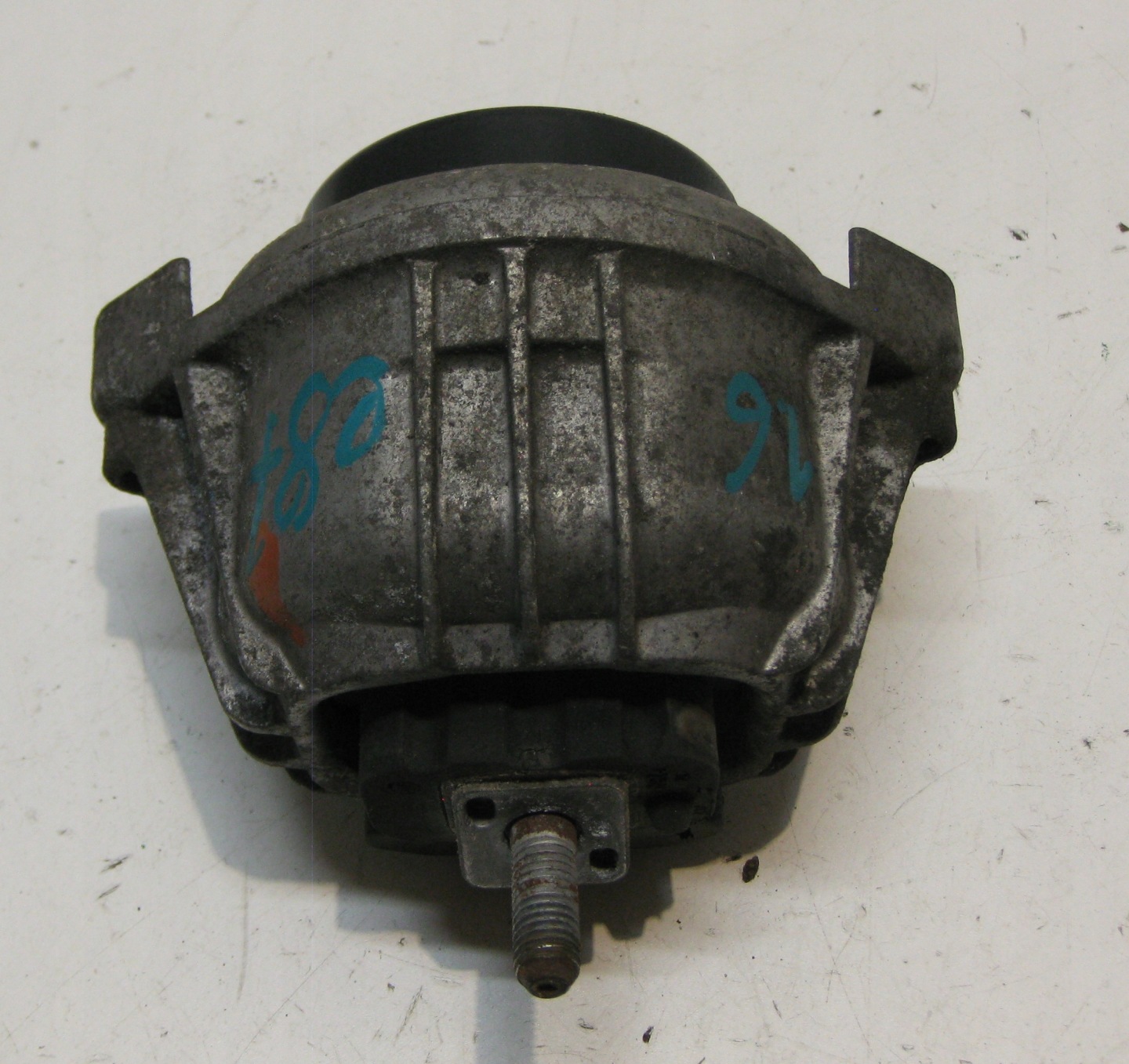 BMW E87 5D 07R holder engine mount right 13981112