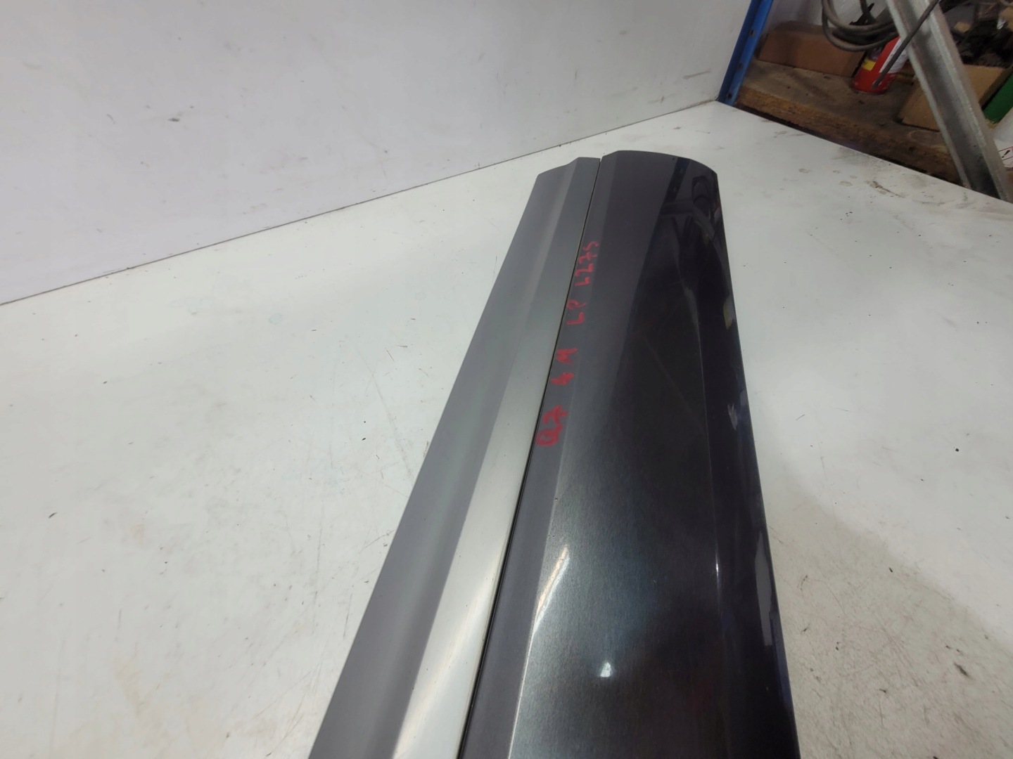moulding lower door left front AUDI Q7 4M 4M0853959B LZ7S