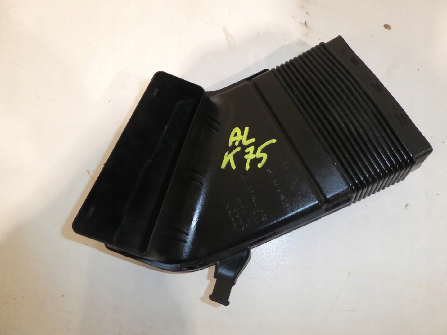 intake air AUDI A4 B6 8E0129617D