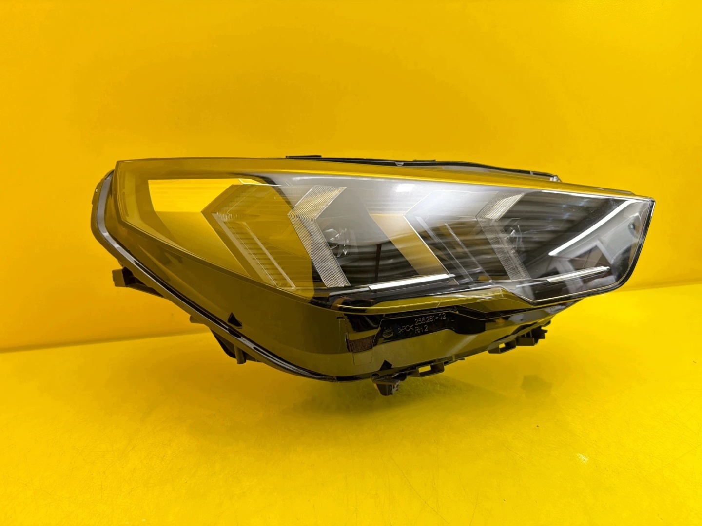 light right front BMW X2 U10 Full Led Shadow 5A77EB4-04