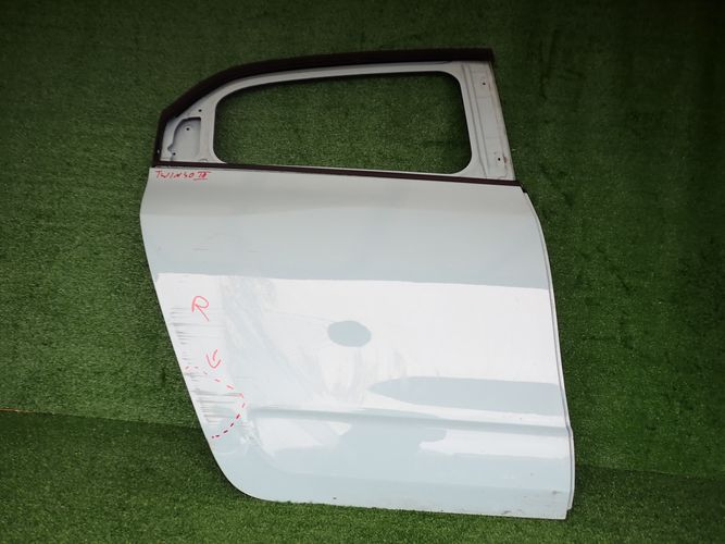 RENAULT TWINGO III 14- door right rear. rear part