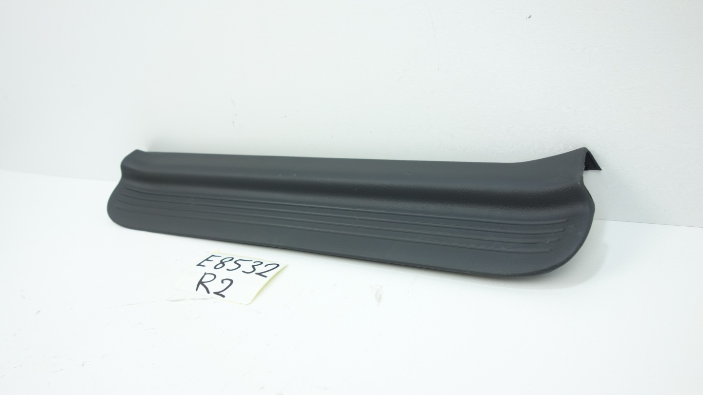 MAZDA XEDOS 1992- moulding cap threshold right C00168730