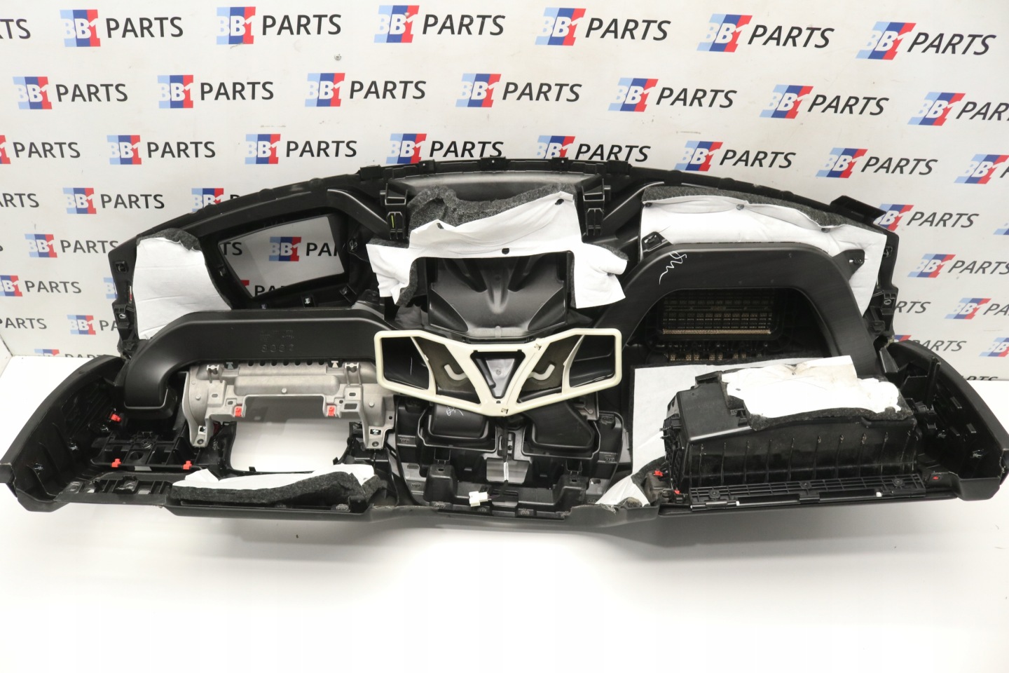 BMW G05 X5 G06 X6 console dashboard instrument panel cockpit HUD UK