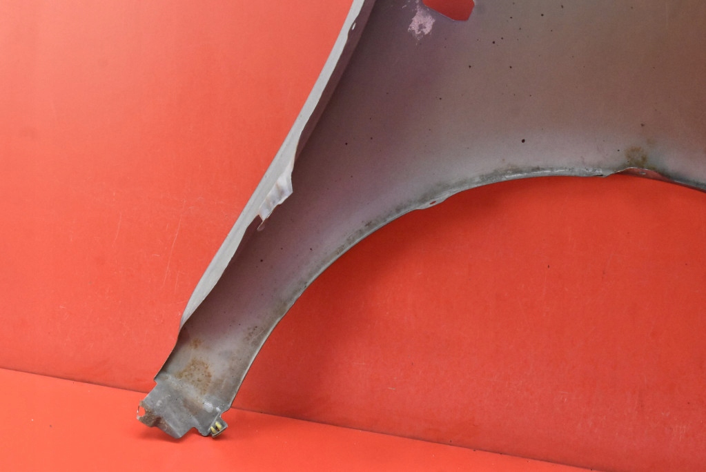 fender left front front grey TOYOTA AVENSIS T25 02-06