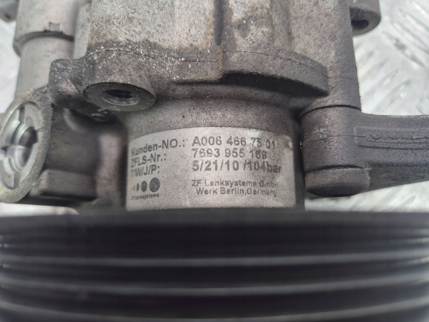 Mercedes E250 CGI W212 servo pump M271 A0064667501