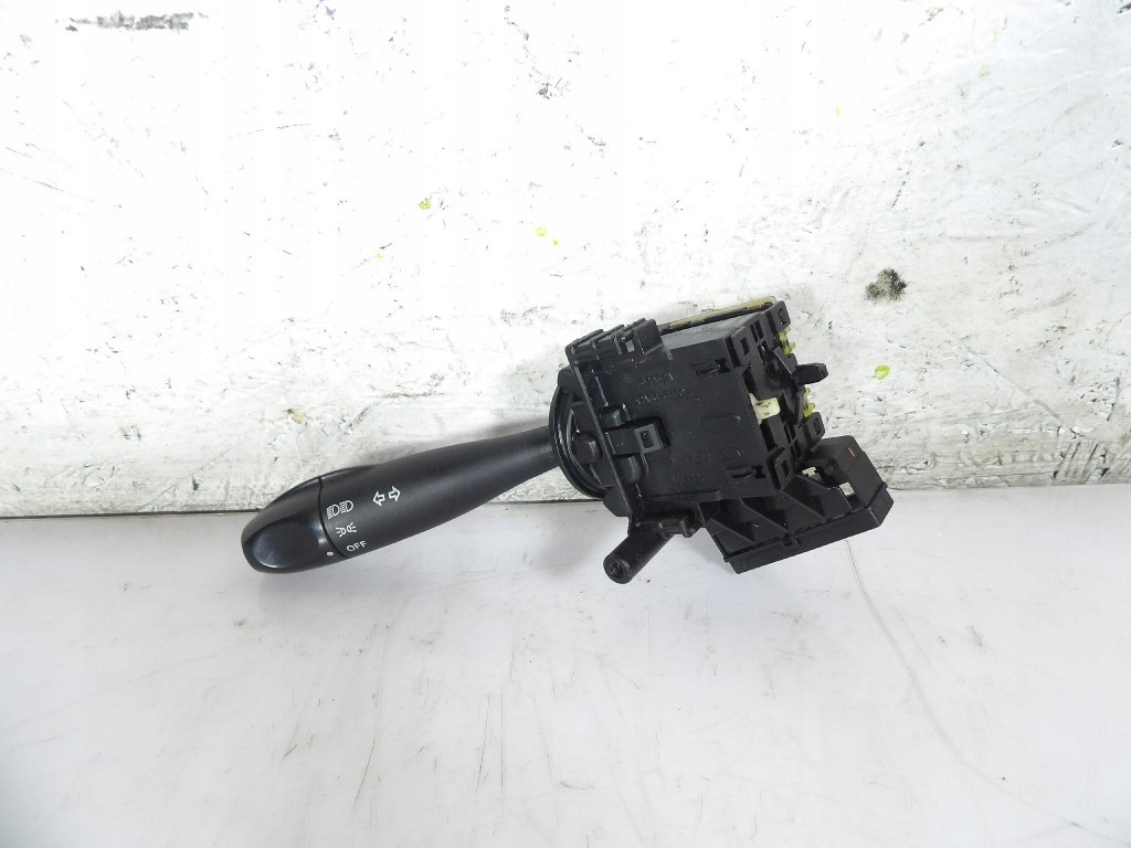 HYUNDAI GETZ et Bouton Indicateurs de direction 32932A