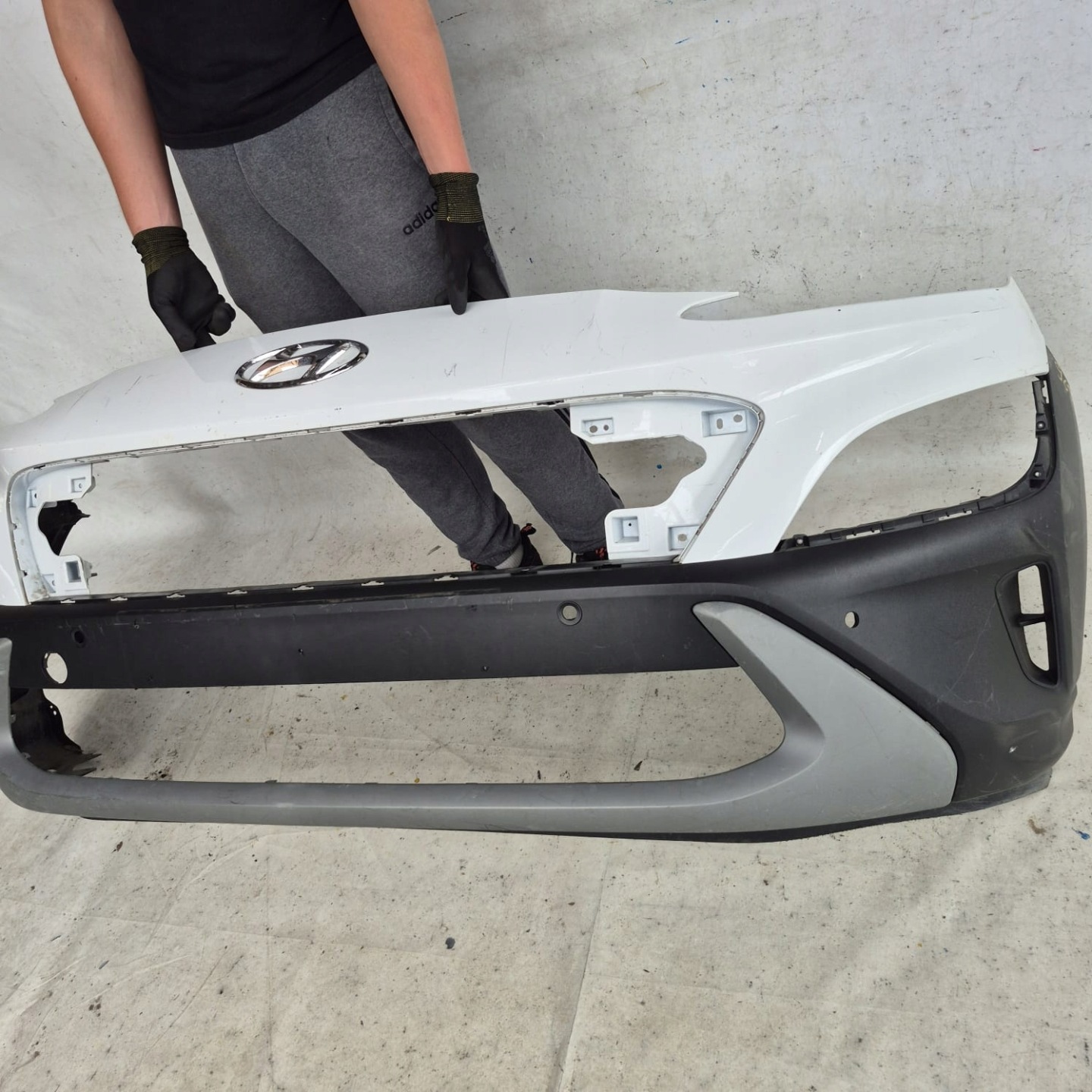 HYUNDAI KONA and 1 LIFT 20-23 bumper front front PDC