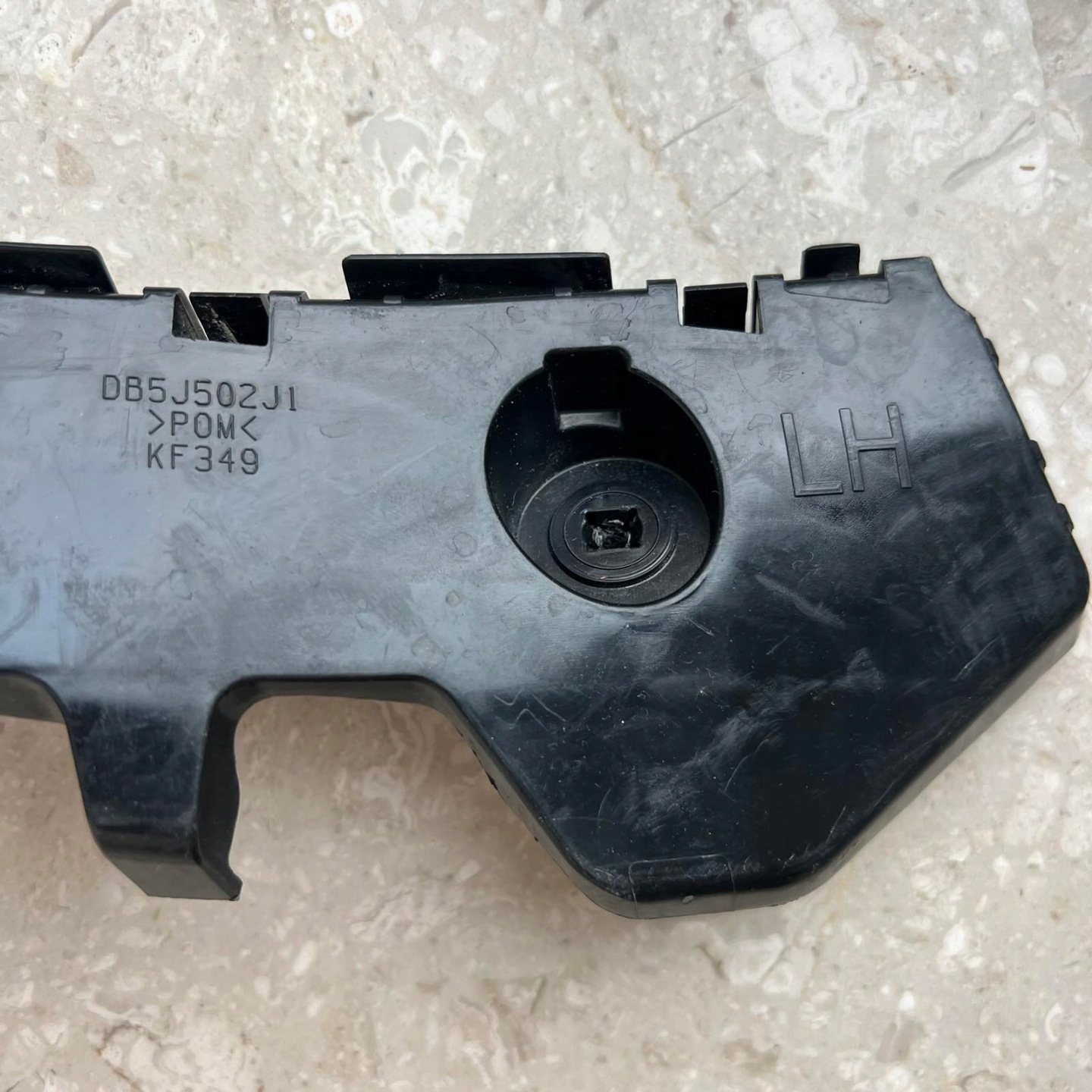 MAZDA 2 DJ Support Support plaque Pare choc Gauche Arrière DB5J502J1