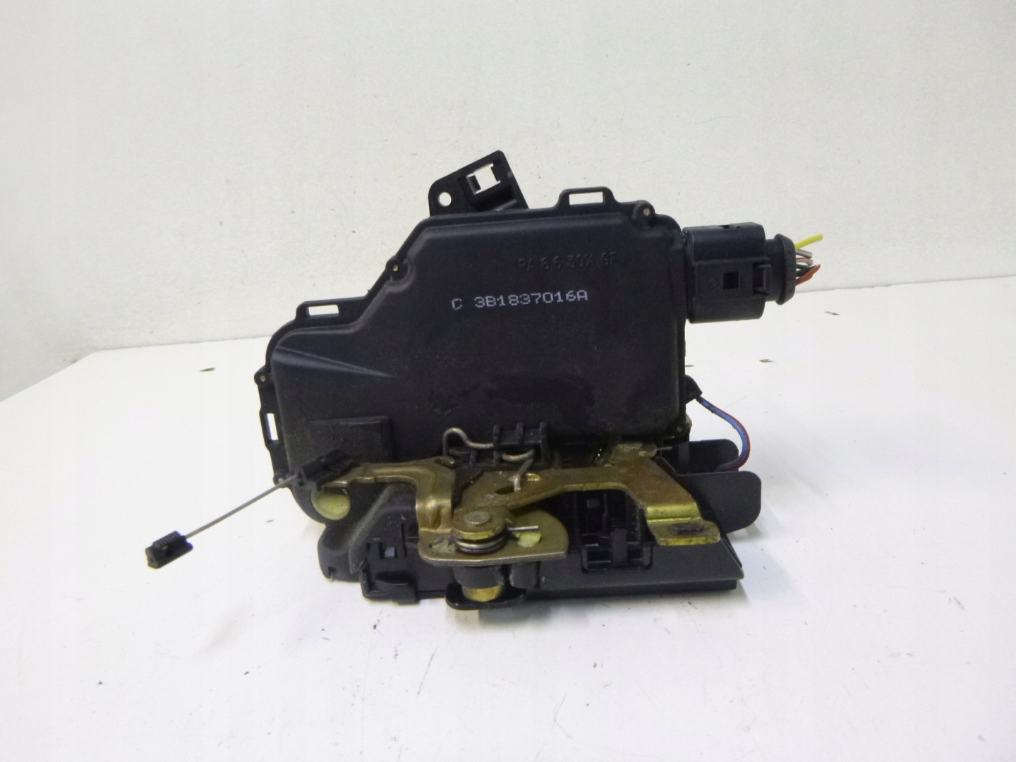 lock front right Skoda Octavia 1998