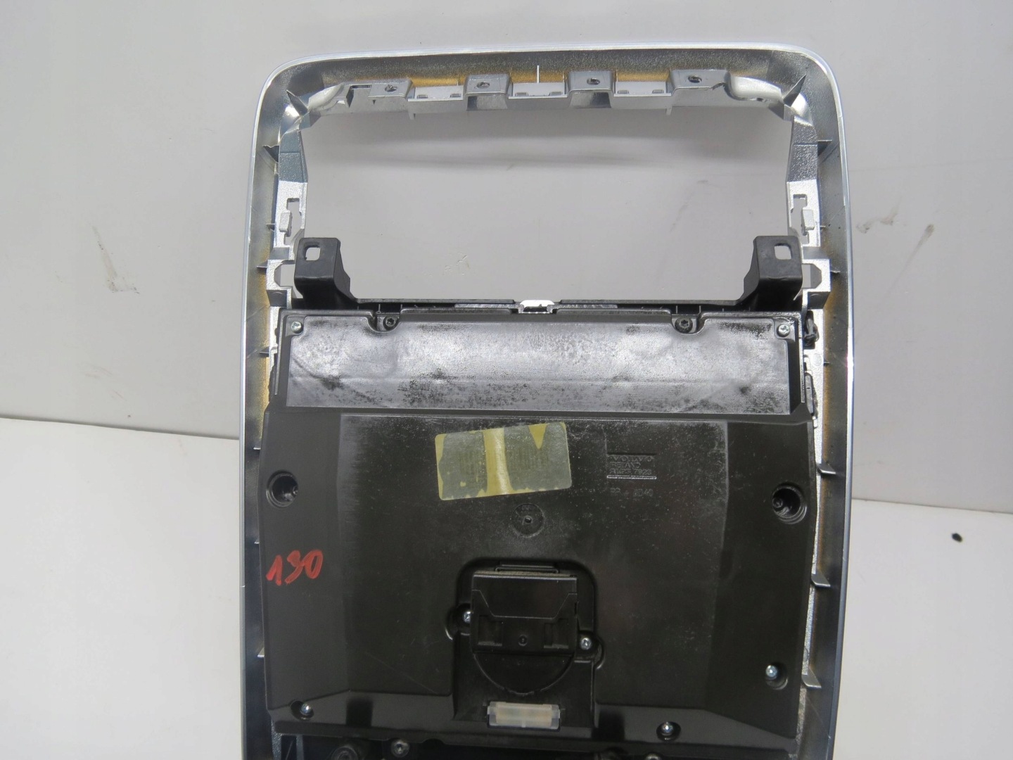 PANEL RADIA/klimatizaci VOLVO V60 a S60 II 31351653 (2013-2018)R.