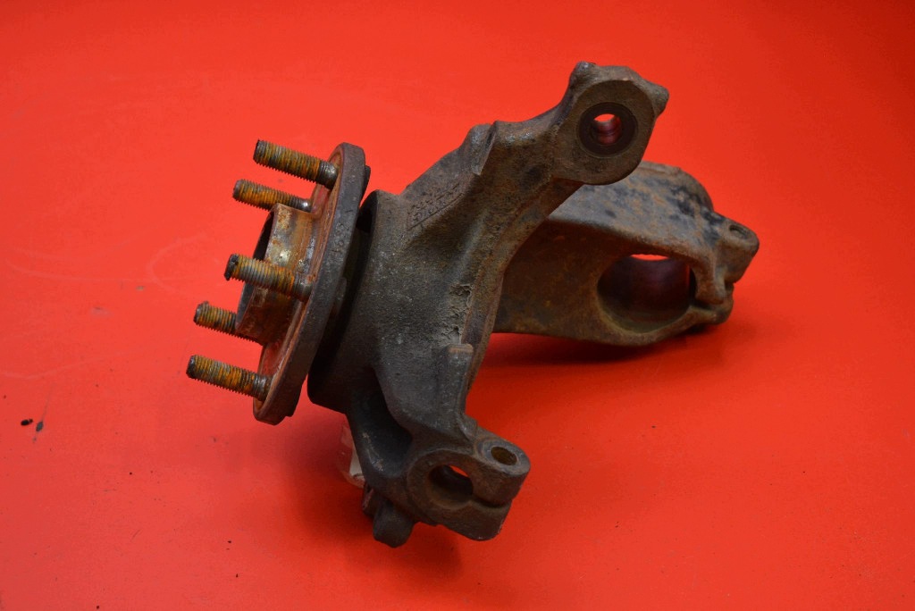 otoč čepu levá předek AV61-3K171-C1 FORD FOCUS MK3 1.6 16V 105 KM