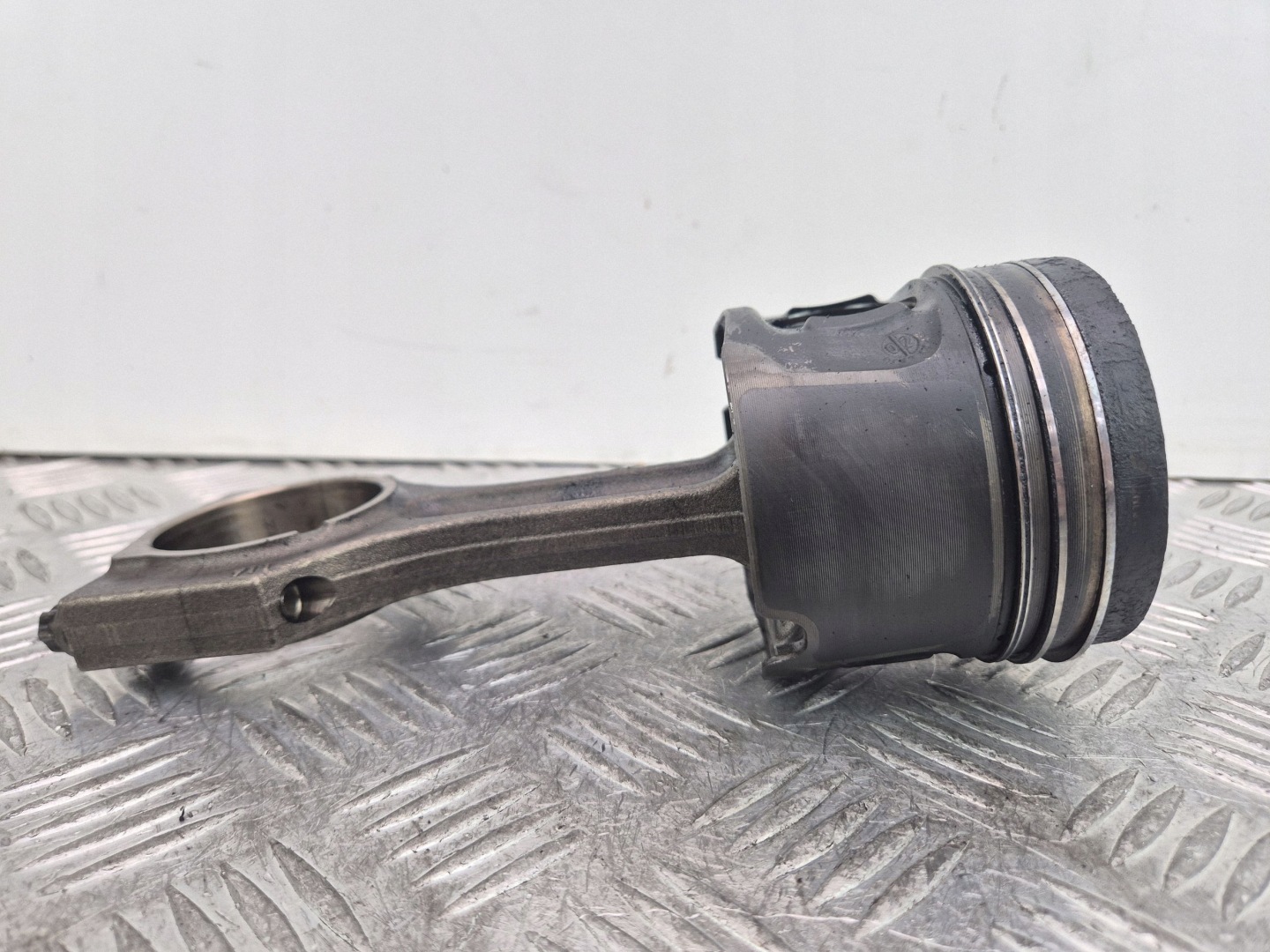 piston with connecting rod BMW 3 E90 E91 318d 0840BB N47D20A