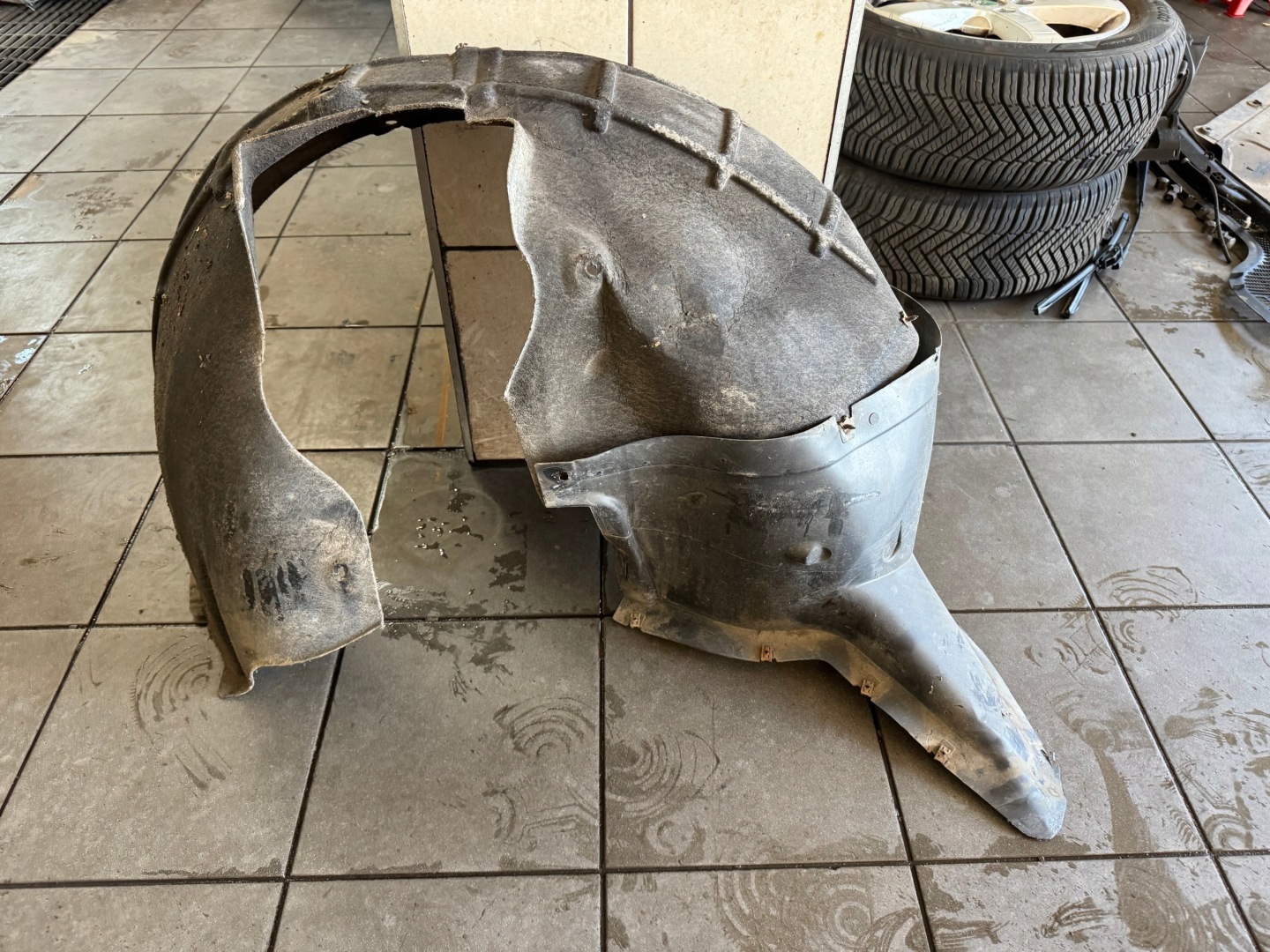 SKODA OCTAVIA II LIFT mudguard left front