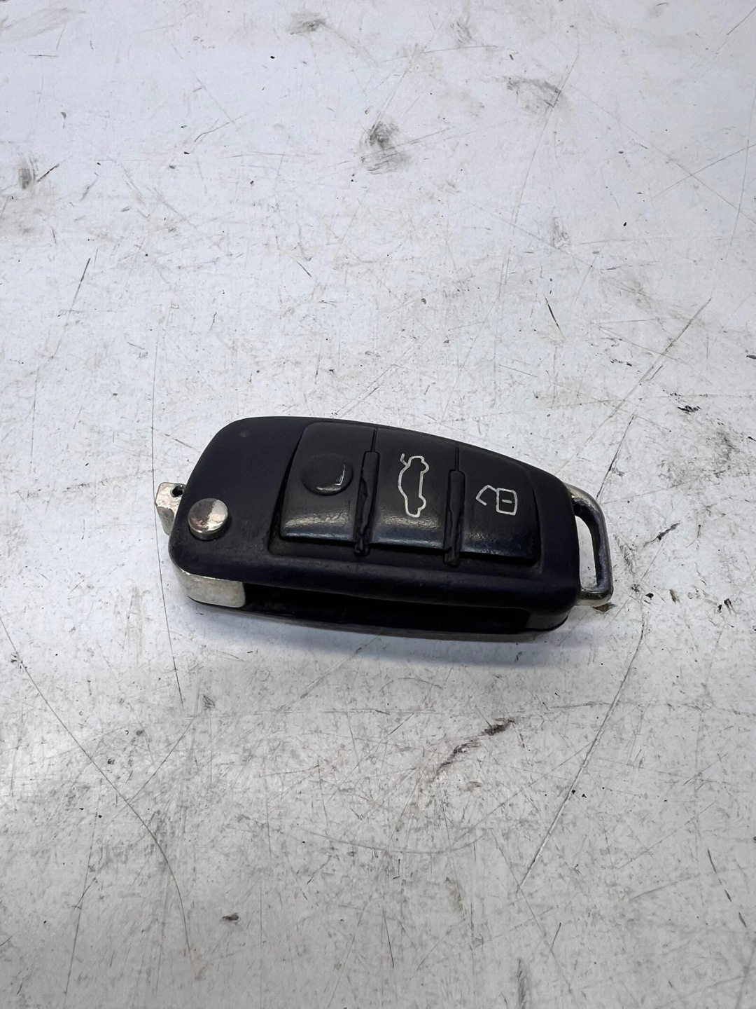 key PILOT SCYZORYK AUDI A3 8P 8P0837220D 4/26