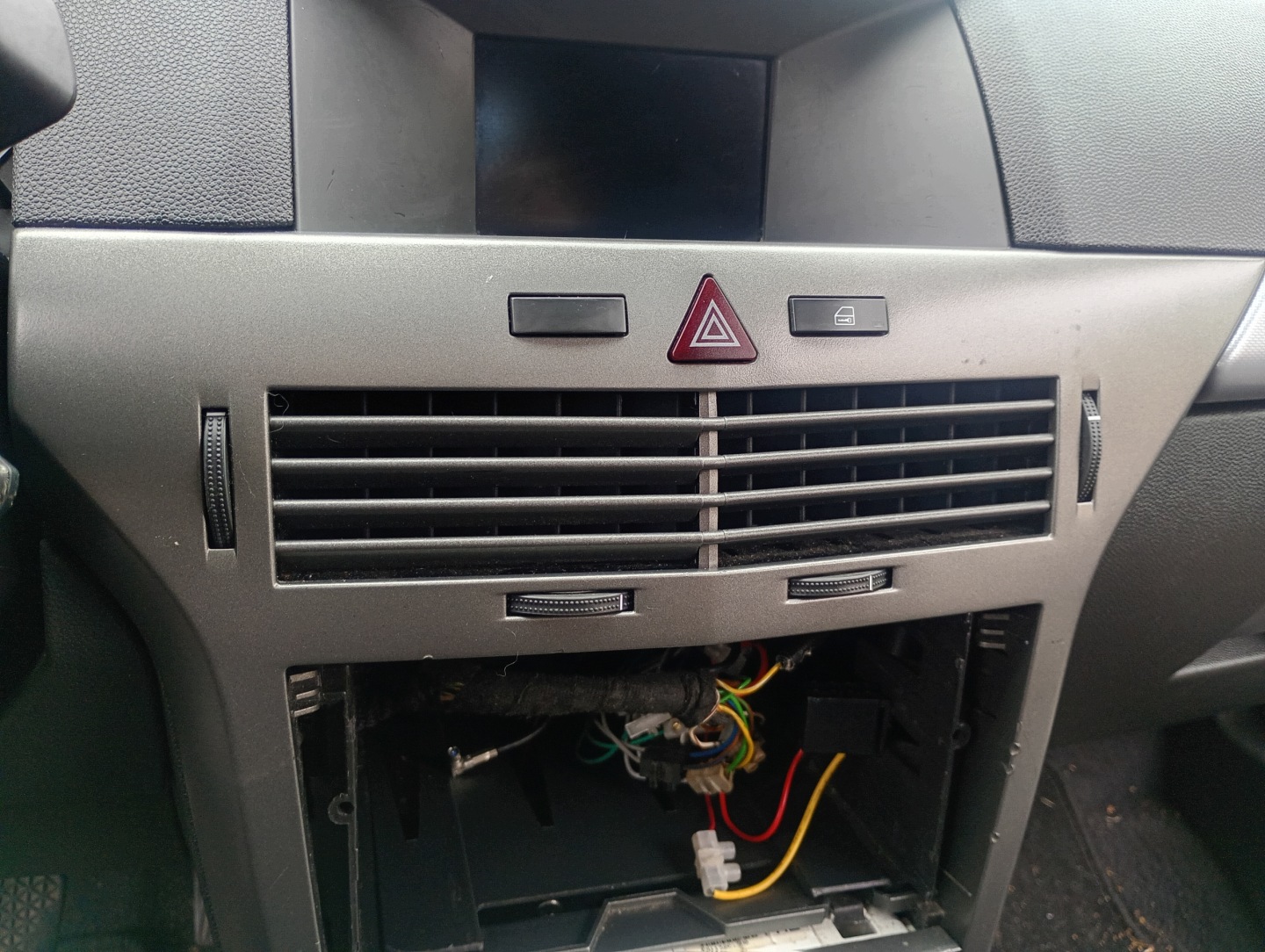 grid air conditioning devices air central z frame Opel Astra H GTC FL 05-10