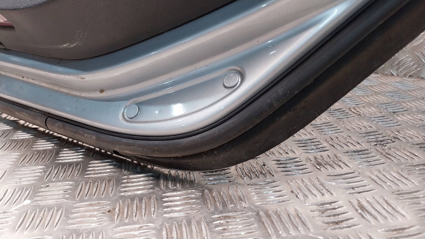 Portière Arrière Droit VW GOLF V HATCHBACK 03