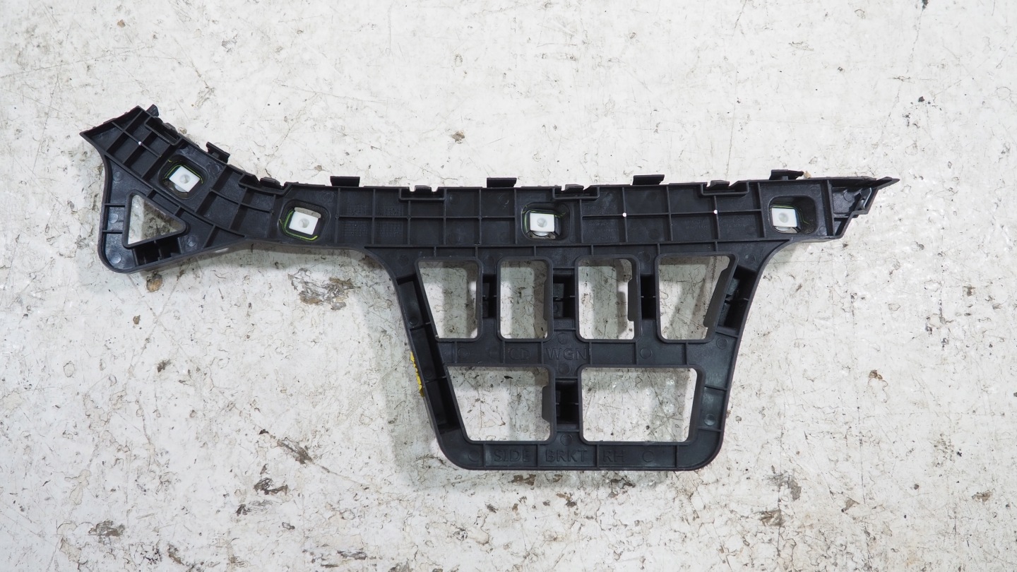 Kia Ceed III Kombi bumper bracket right rear part 86616-J7300