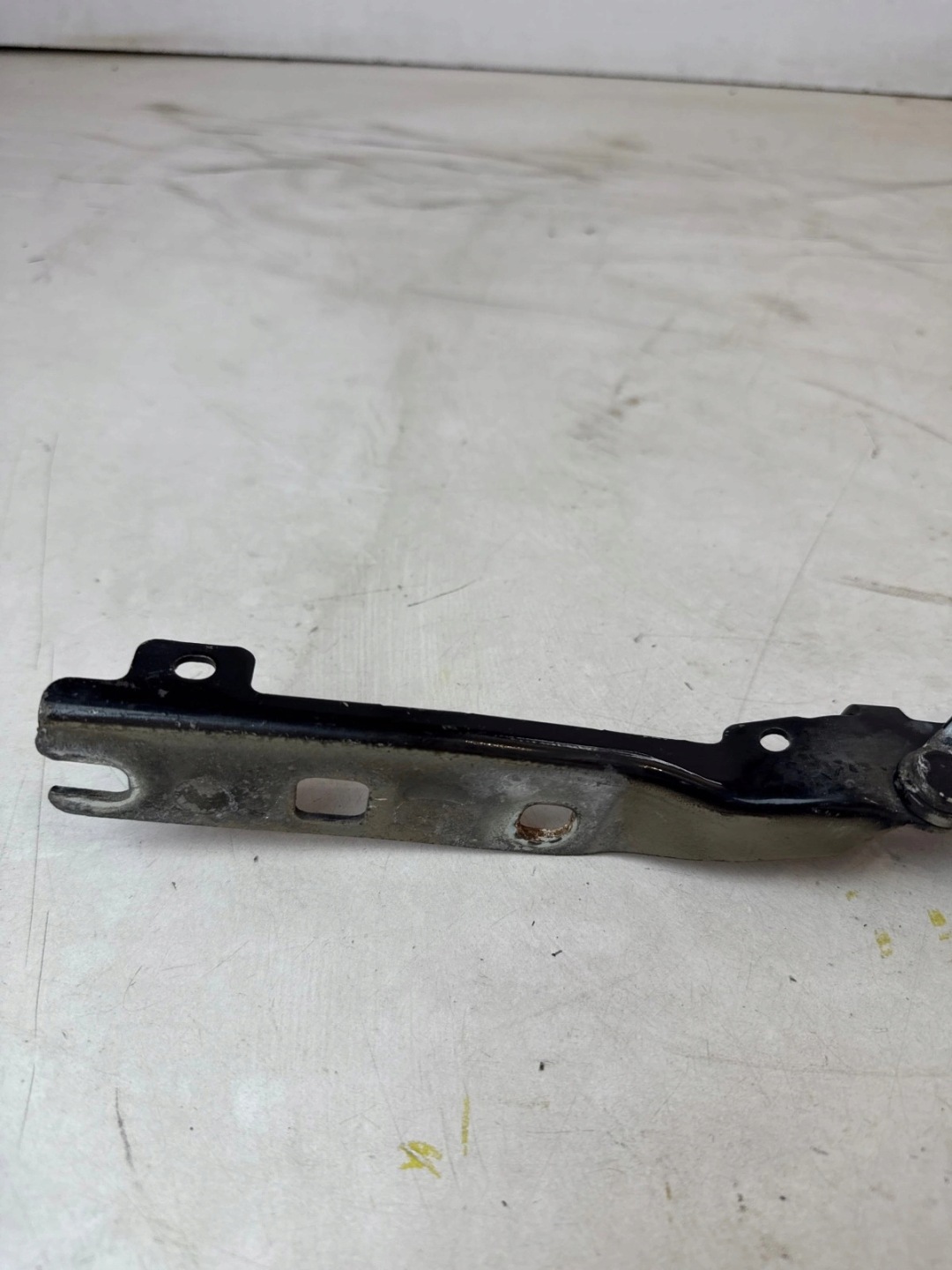 hinge bonnets front front right Volkswagen Golf V