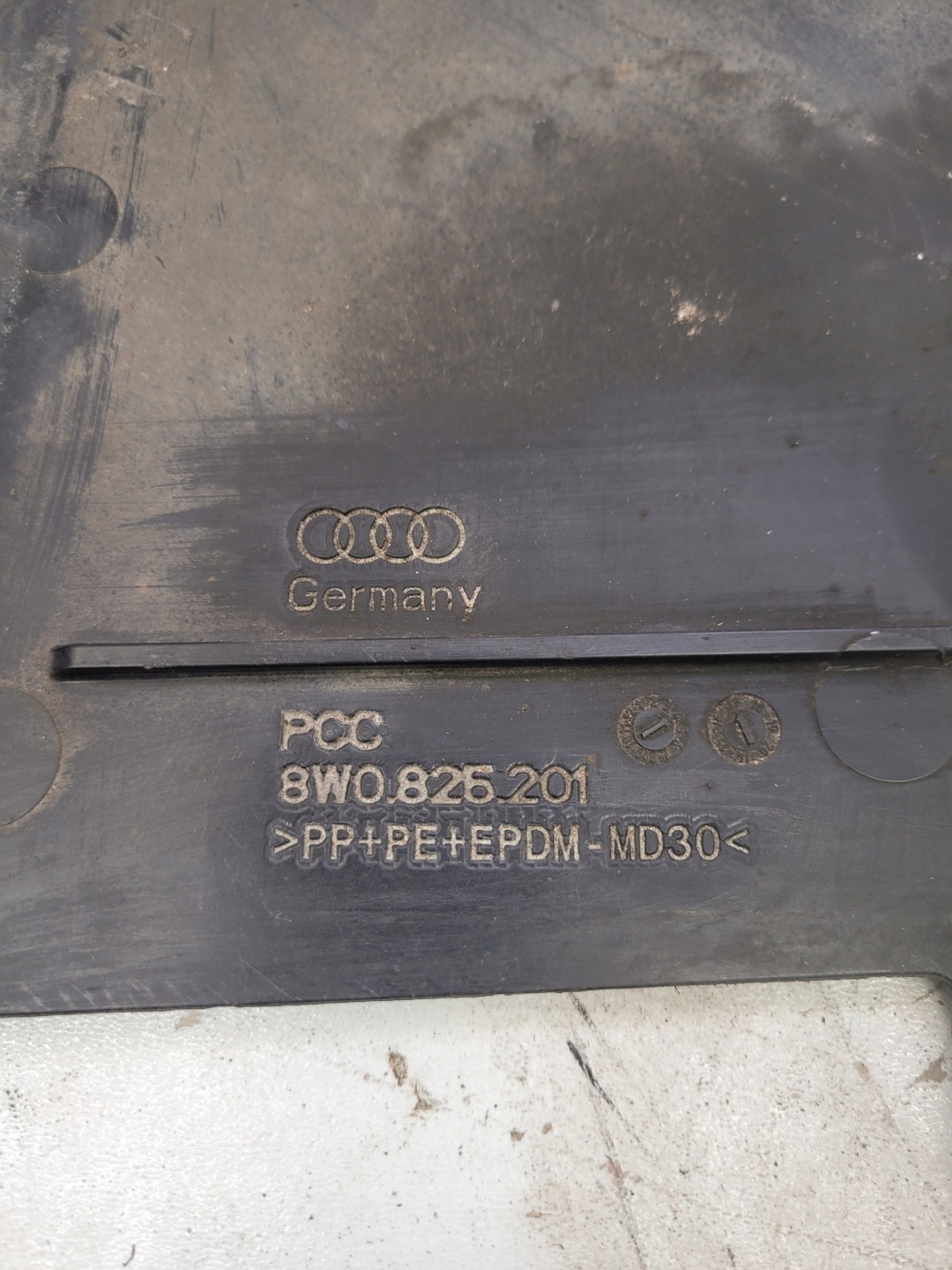 cover chassis left AUDI A4 B9 A5 8W0825201