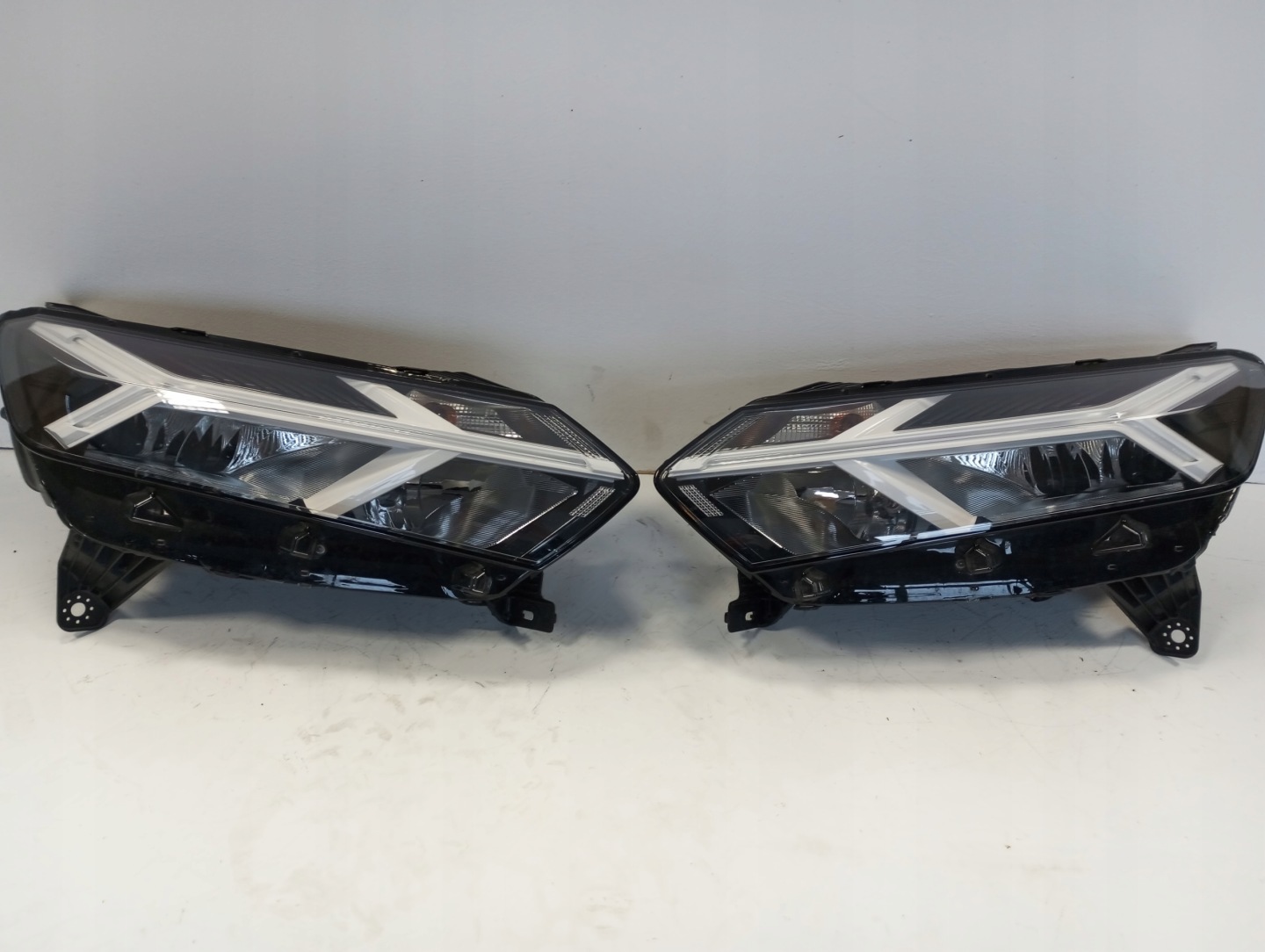 Licht rechts oder links FULL LED DACIA SANDERO III 260602561R 260107920R