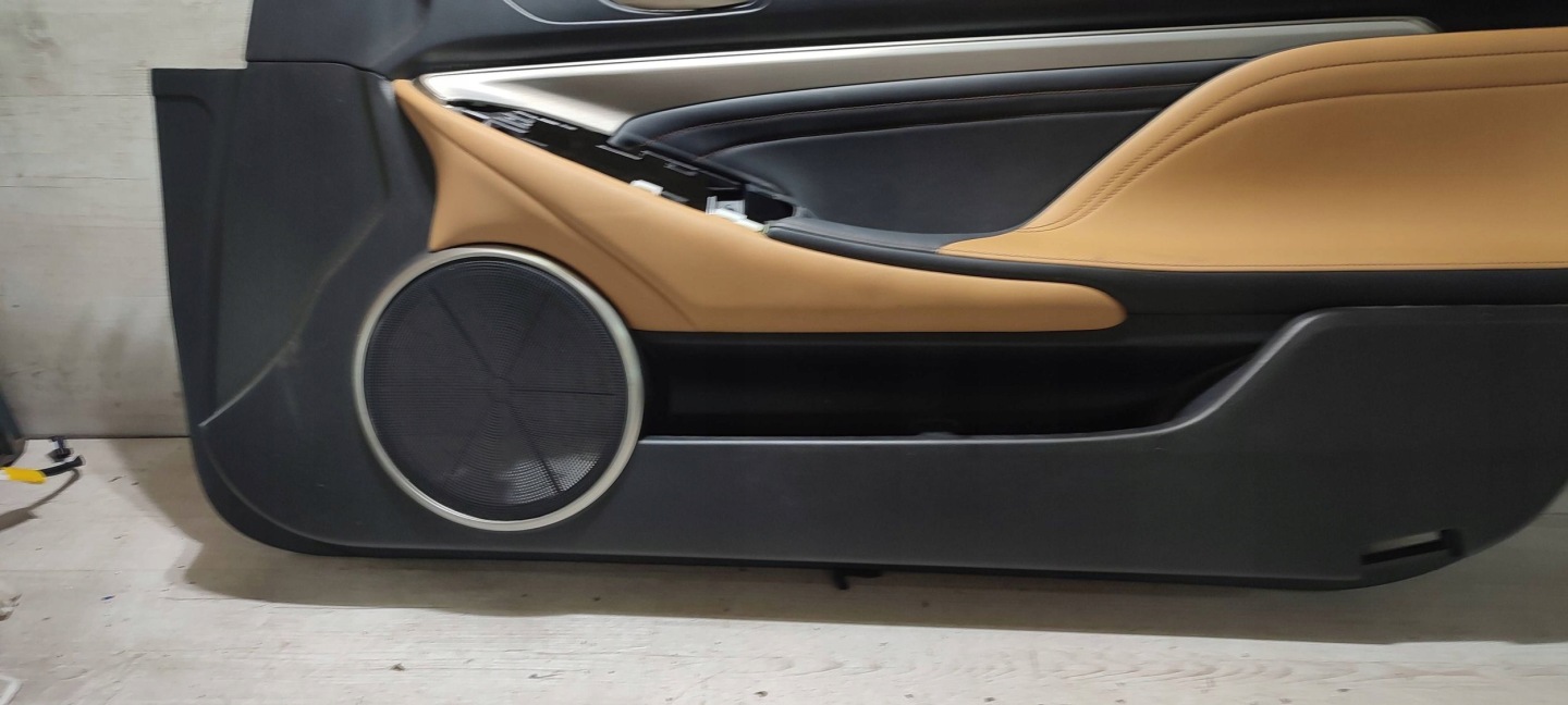 Lexus RC 2019 front side right side / side door przednich
