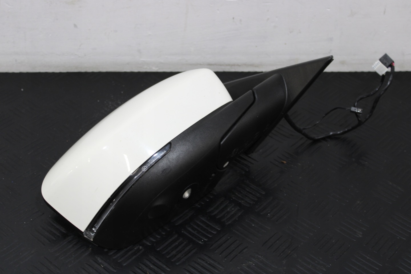 mirror right 19 vertical MASERATI LEVANTE M161