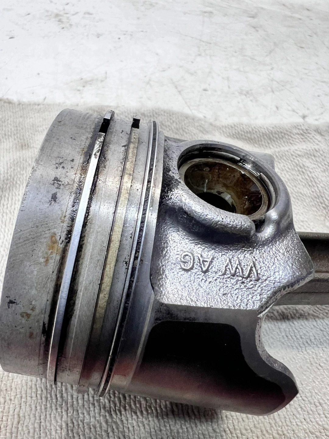 Piston + Bielle AUDI A3 8V 1.6 TDI 03LA 04LD V300