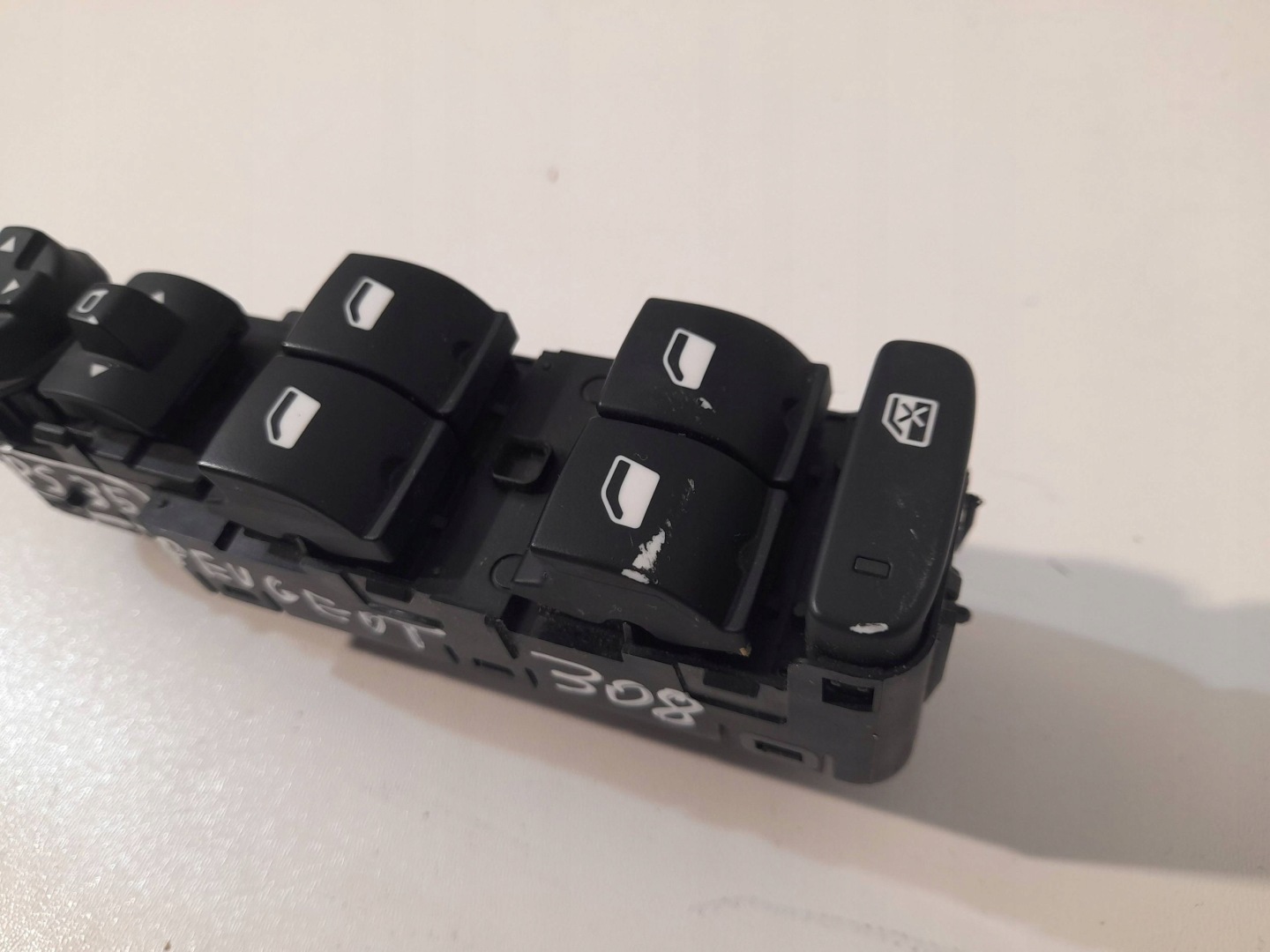 Peugeot 308 II switch panel of the window left (PS35)