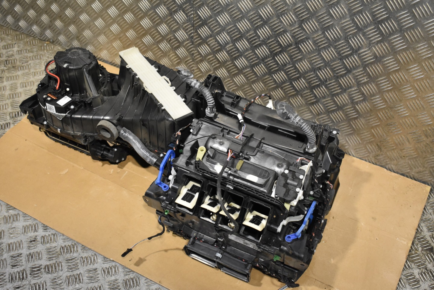 IDEALNA ohřívač PORSCHE MACAN AUDI Q5 1