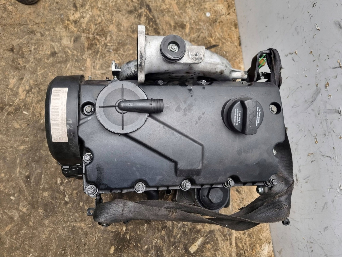 engine BKC SEAT LEON II GOLF V OCTAVIA II TOURAN and A3 8P 1.9TDI unprotected pillar