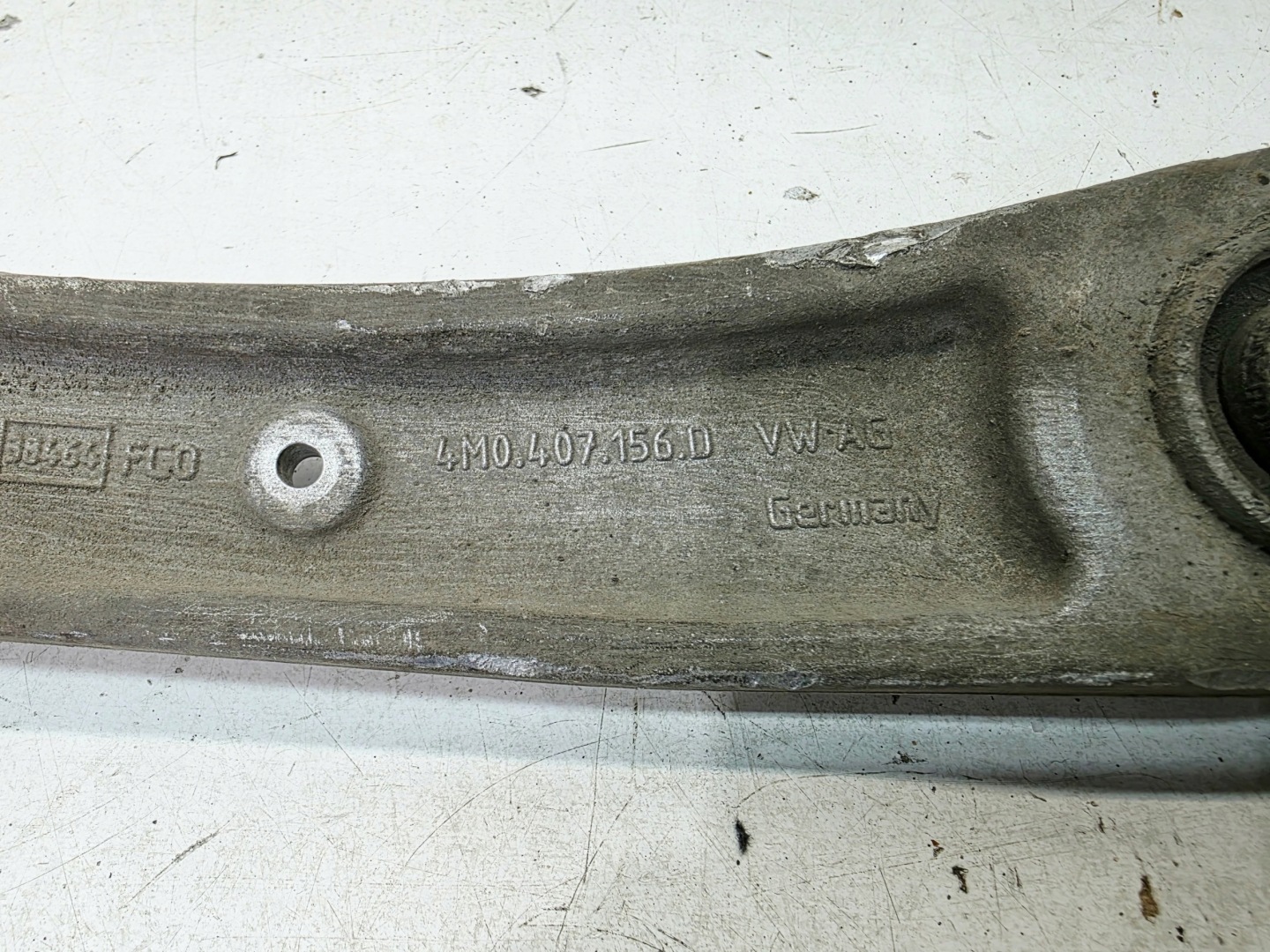 arm NOSNY PROSTY left front AUDI A6 C8 A7 Q7 4M0407155D