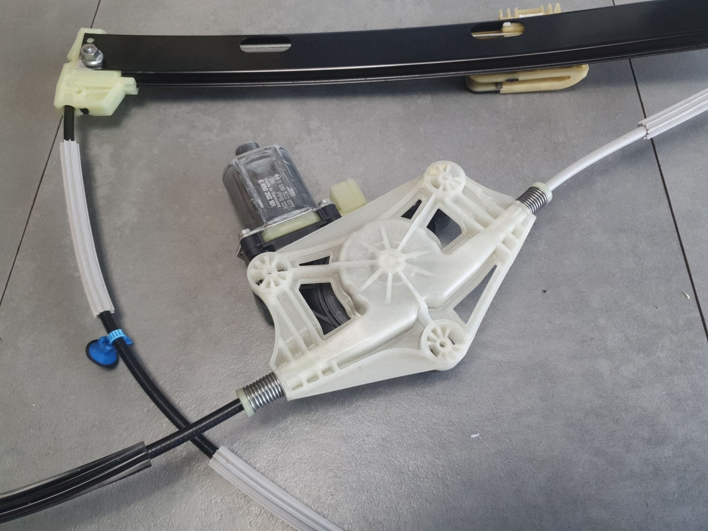Cupra Formentor window regulator door left front 5FF837461C