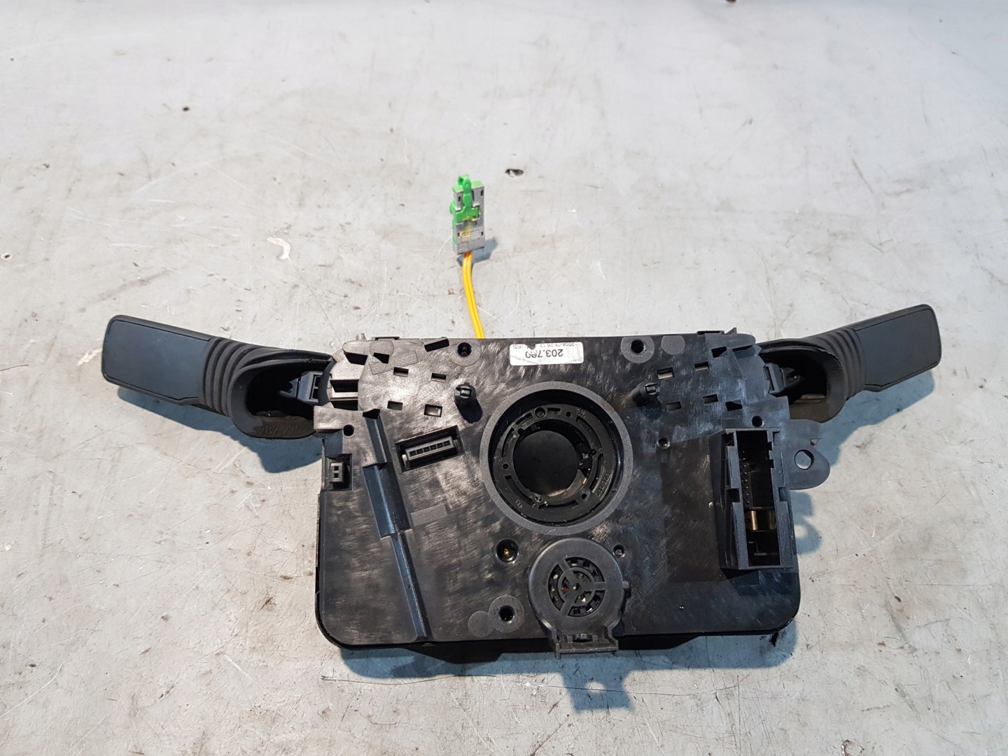 steering wheel levers and controls manetka ring Opel Astra H 13197721