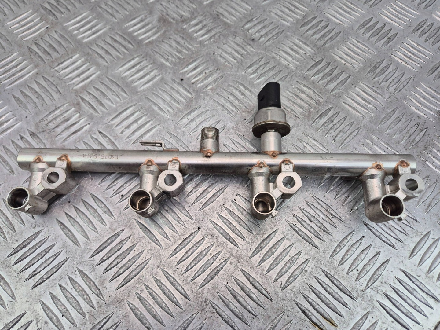 Mercedes E200 CGI W212 fuel line A2710705195
