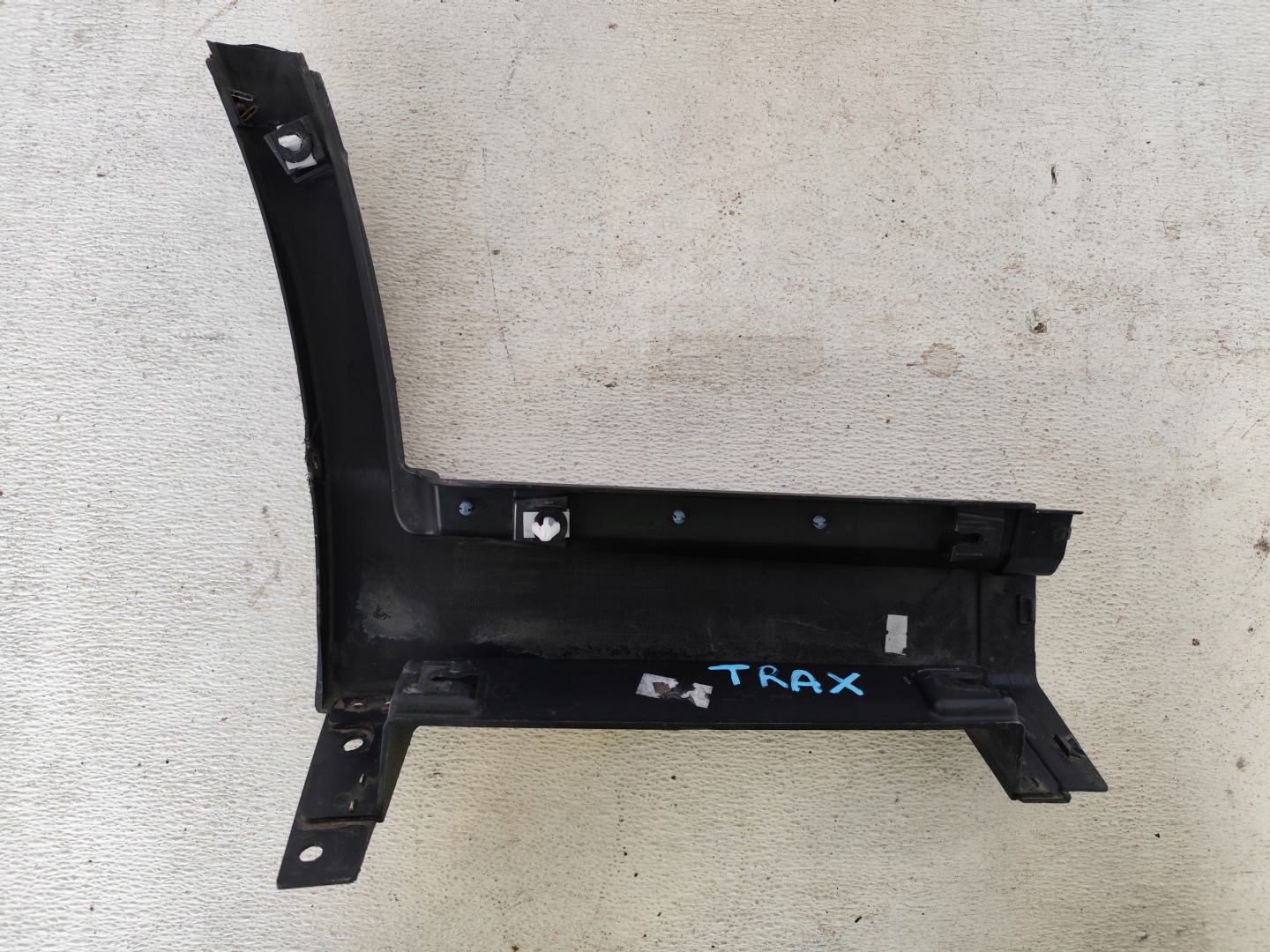 CHEVROLET TRAX 2013 moulding threshold rear left